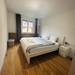 Homestay Vk - H - Zuerich Airport - Luxury - - Haldenstrasse -